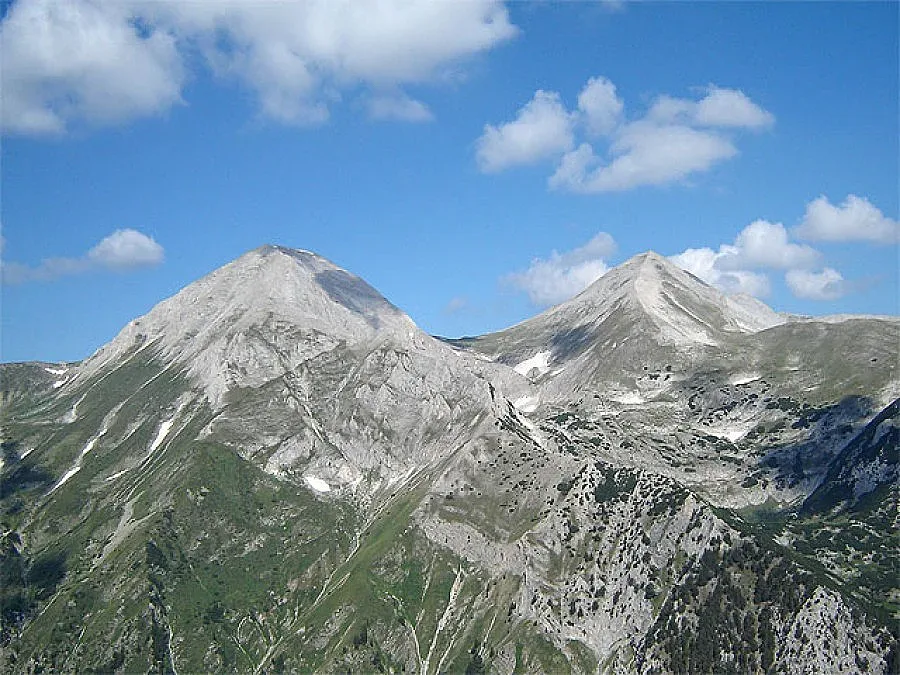 Спасители съветват: Хората да ползват летните пътеки към връх Вихрен
