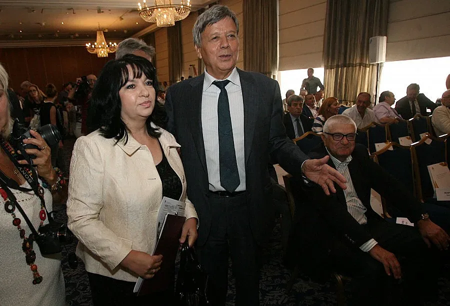 Влагат 4 млрд. в минната индустрия