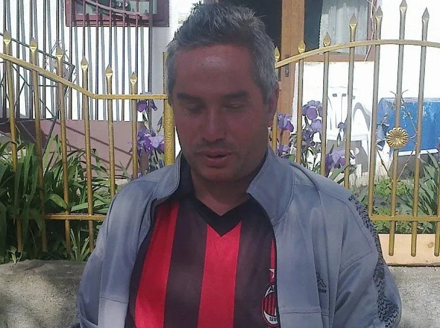 Спортисти на опашка при сляп лечител