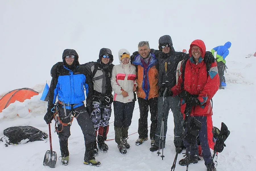 12 нашенци се качиха на покрива на Европа