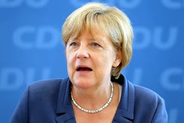 Меркел: Бежанците са по-страшни от кризата с Атина