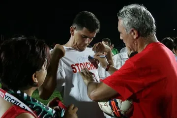 Стоичков събра пари за болно момиче