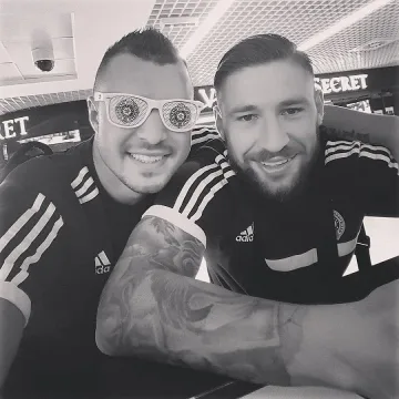 Самолетни драми за Валери и Бандата