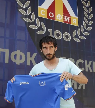 Аниете подписа с "Нефтчи" 