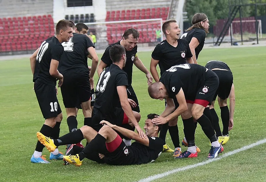 Снимка замени Демона на сватба