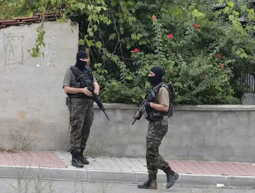 Откриха "жилетки" за самоубийствени атаки в Турция