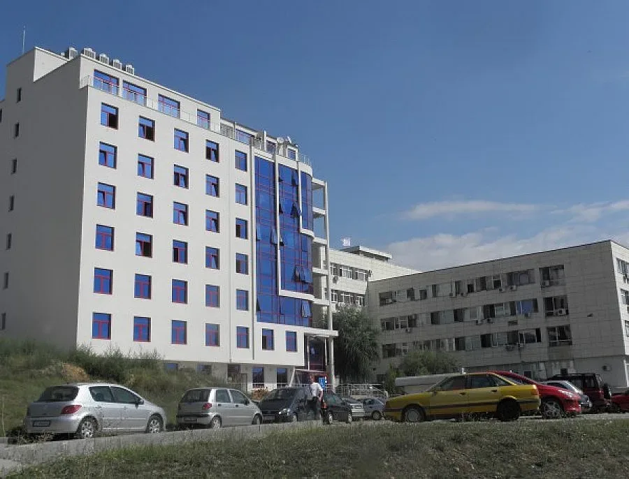 Четирима в болница заради хранително отравяне