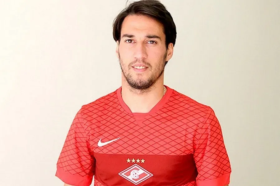 Попето яде бой от Миланов в Русия