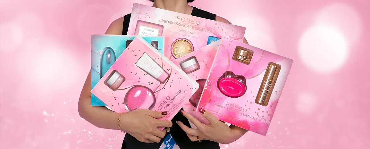 Коледна магия с празничните комплекти на Foreo