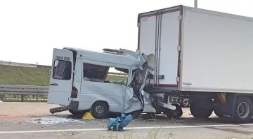 Шестима българи загинаха при тежка катастрофа в Германия