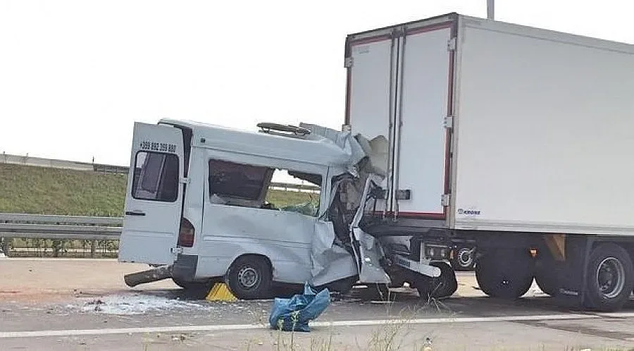 Шестима българи загинаха при тежка катастрофа в Германия