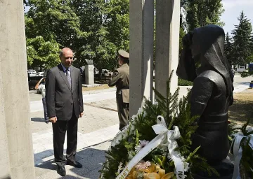 Минута мълчание за доблестните лекари