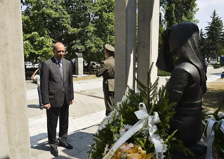 Минута мълчание за доблестните лекари