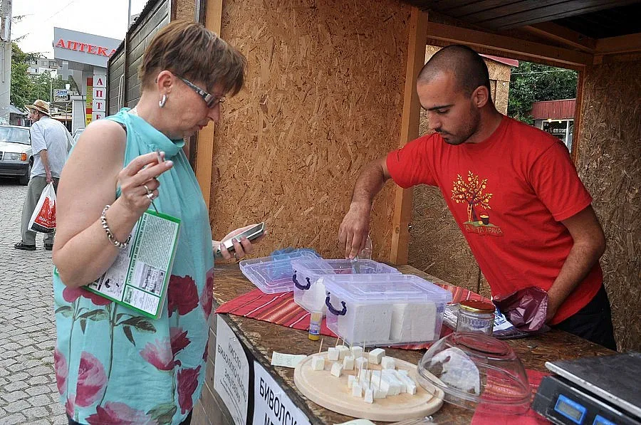 Софиянци на опашка за боб и сирене от село 