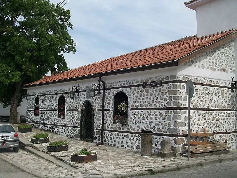 Чужденци на курбан в уникален храм