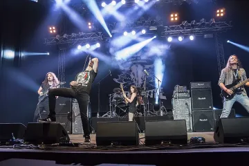 Метъл битки в калта на Вакен