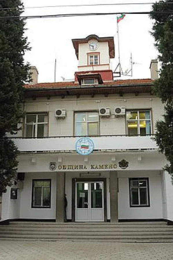 Паметник за 2,6 милиона лева ръждясва в бургаско село