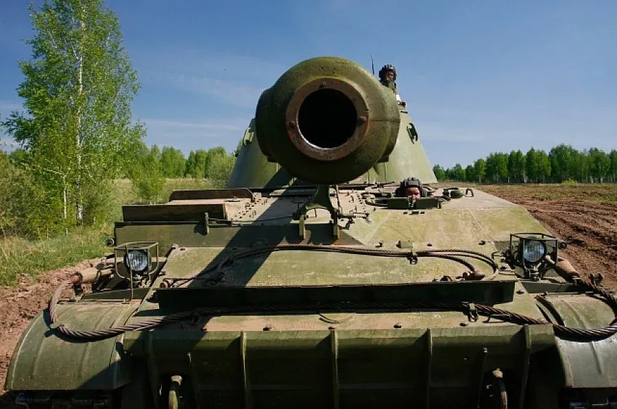 Военна техника блокира "Хемус" днес