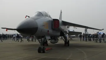 Пекин се хвали с нов боен самолет