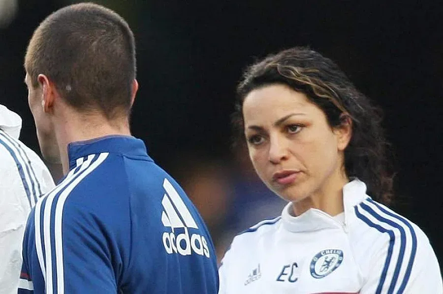 Ева праща Моу на съд