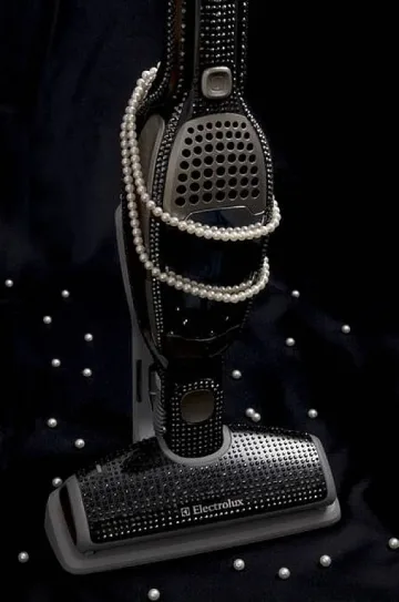Прахосмукачка с кристали за $19 000