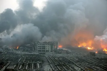 Мощен взрив в китайския град Тиендзин (ВИДЕО)