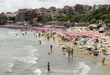 По-малко туристи в хотелите през юни 