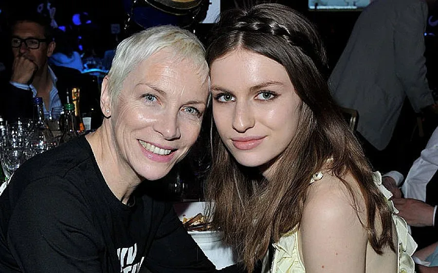 Спасиха дъщерята на Ани Ленъкс, гаджето й се удави