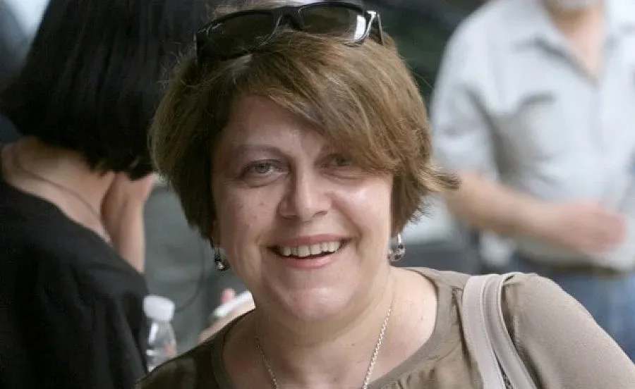 Татяна Дончева меси хляб с машина