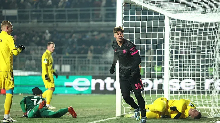 В полярен студ Челси победи Астана в Лига Европа