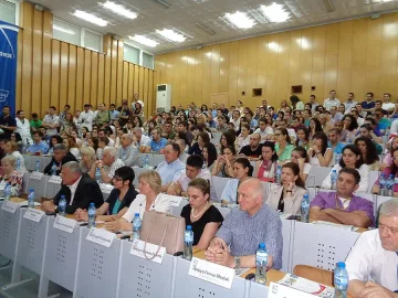 Младите лекари учат без пари