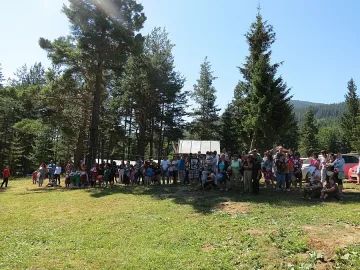 Събор край хижа за Илинден