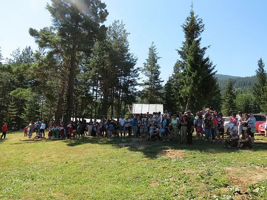 Събор край хижа за Илинден