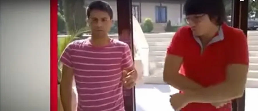 Муха танцува брейк в клип на бургазлии