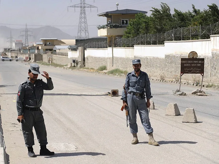 Мощна експлозия е избухнала край летището на Кабул