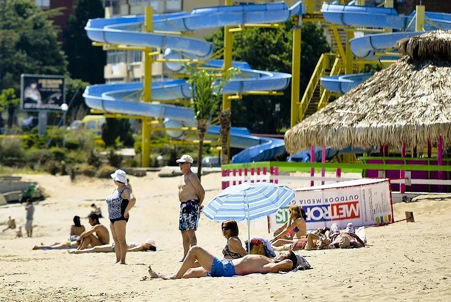 Данъчни следят онлайн за касови бонове по морето