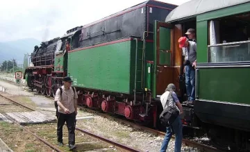 С ретро експрес по балканските чудеса