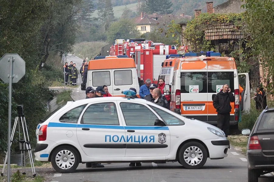 Строители влязоха във взривения завод в Горни Лом