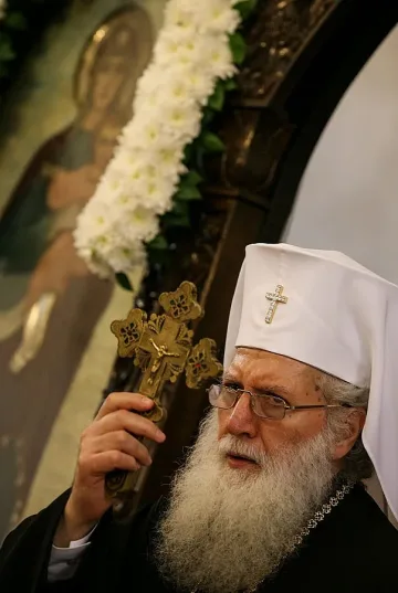 Неофит към депутатите: Питайте Църквата за законите