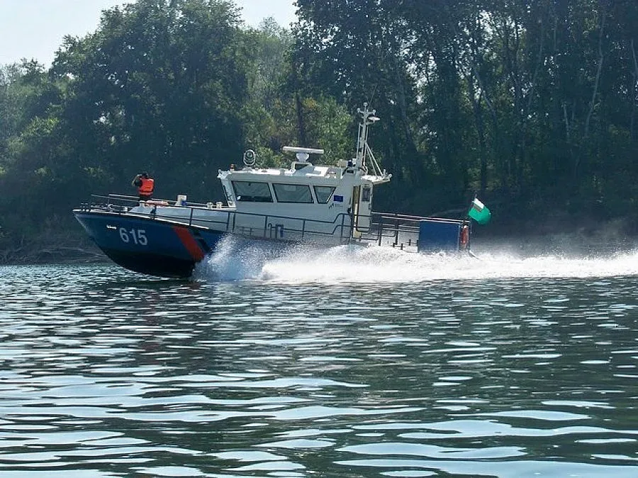 Медали за граничари, спасили майка и дъщеря от удавяне