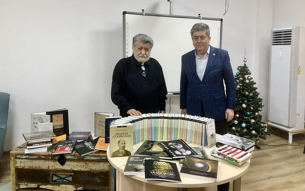 Вежди Рашидов и Георги Първанов дариха ценни книги на Старозагорската библиотека