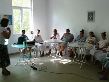 Разясняват  на млади майки от в Кърджалийско ползите от кърменето