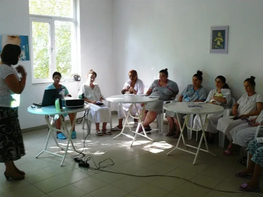 Разясняват  на млади майки от в Кърджалийско ползите от кърменето