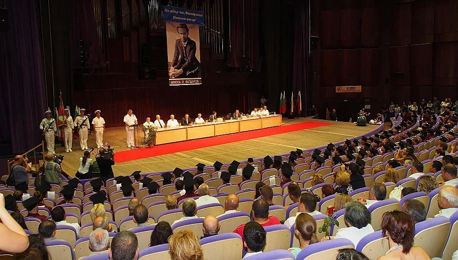 Портних изпрати абсолвентите на Висшето военноморско училище 