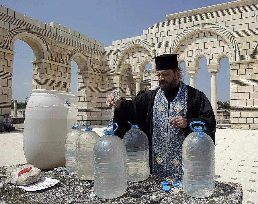 Чудотворната вода в Плиска осветена