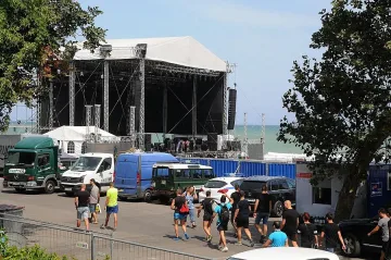 Данъчни проверяват концерти и събори