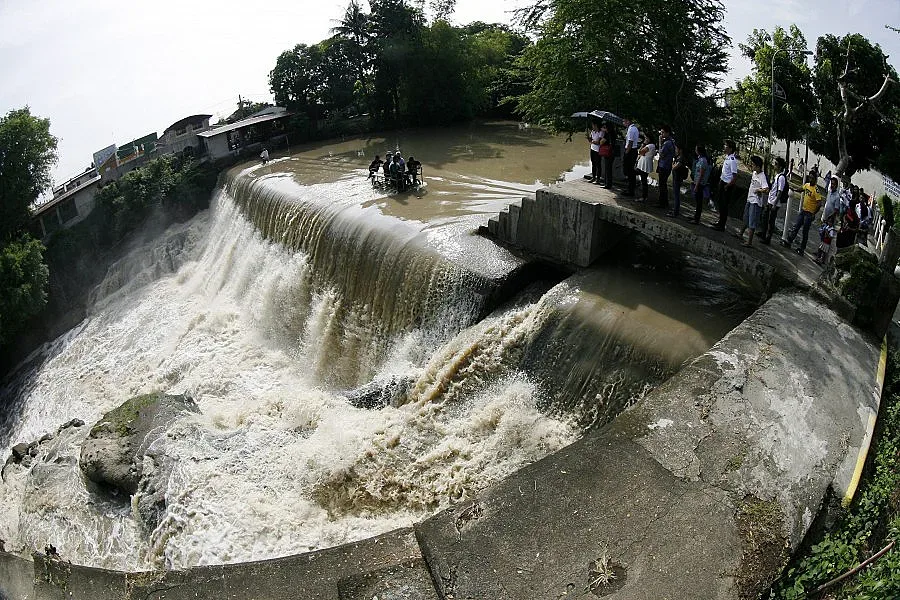 Тайфун отне живота на пет деца на Филипините