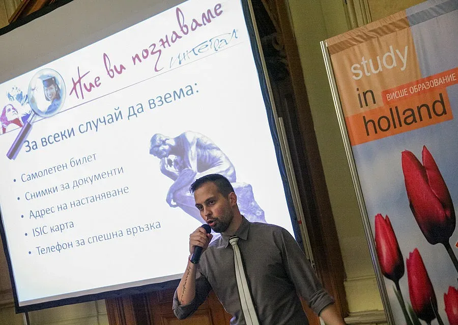 Холандия плаща на наши студенти