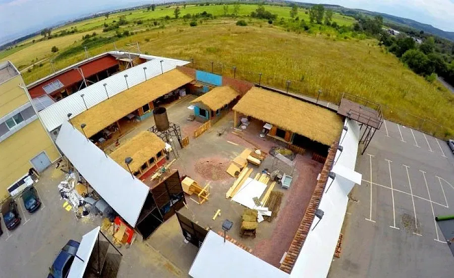 Фенове заснеха Къщата с дрон