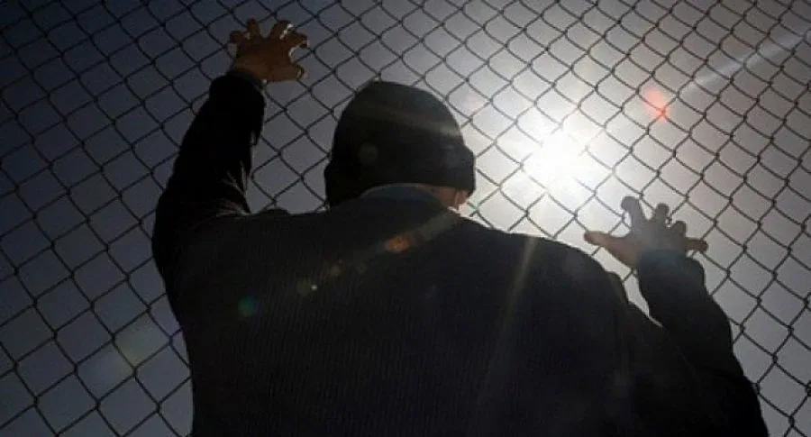 Затворници избягаха и ги хванаха